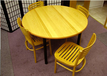 Kitchen Tables  Chairs Ikea on Round Kitchen Table And Chairs